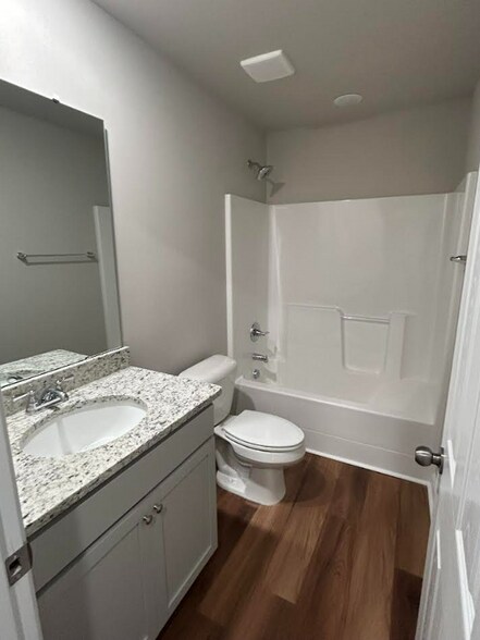 Building Photo - 401 Grand Oaks Dr