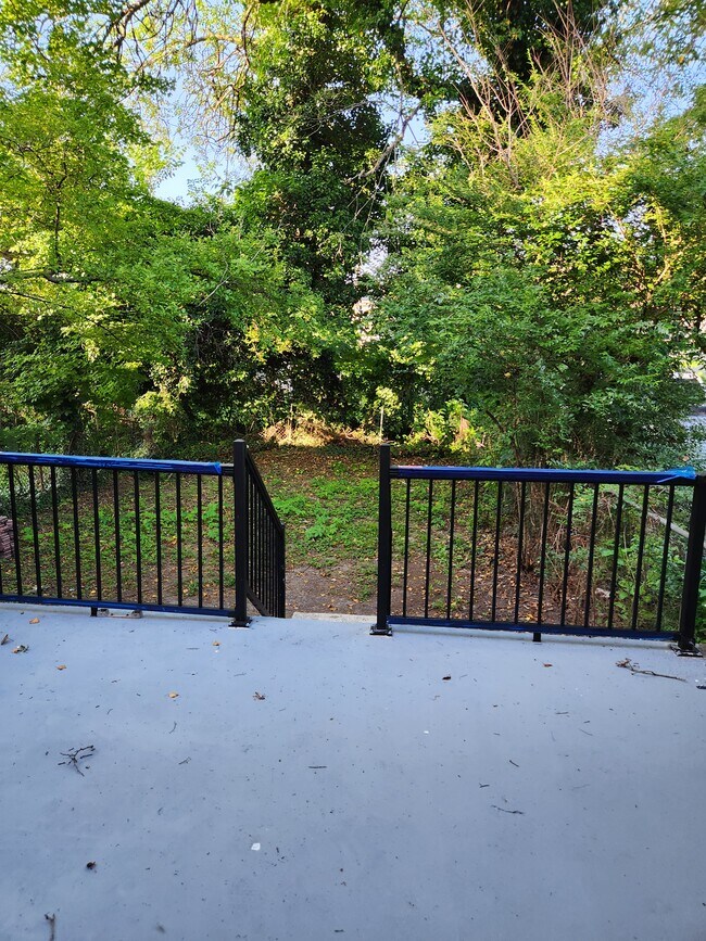 Building Photo - 364 Oakland St