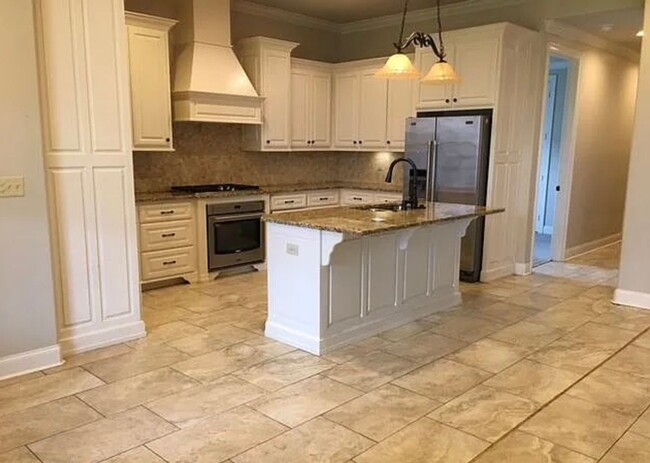 Building Photo - 4-bedroom, 3.5-bathroom home AVAILABLE NOW!