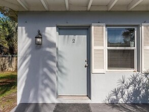 Building Photo - 1413 NW 3rd Ave