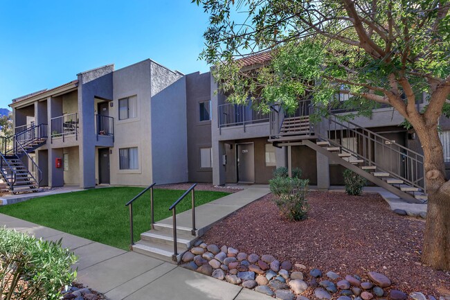 Saddle Ridge Apartments - Oro Valley, AZ | Apartment Finder