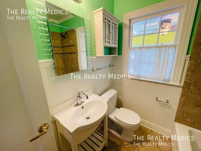 Building Photo - 1332 W Princeton St