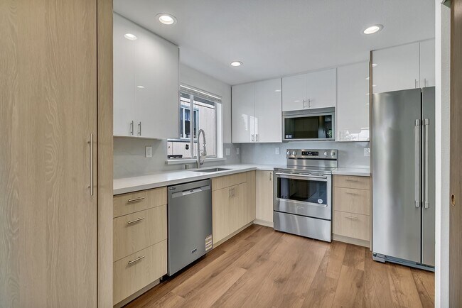 Building Photo - 8832 20th Ave SW