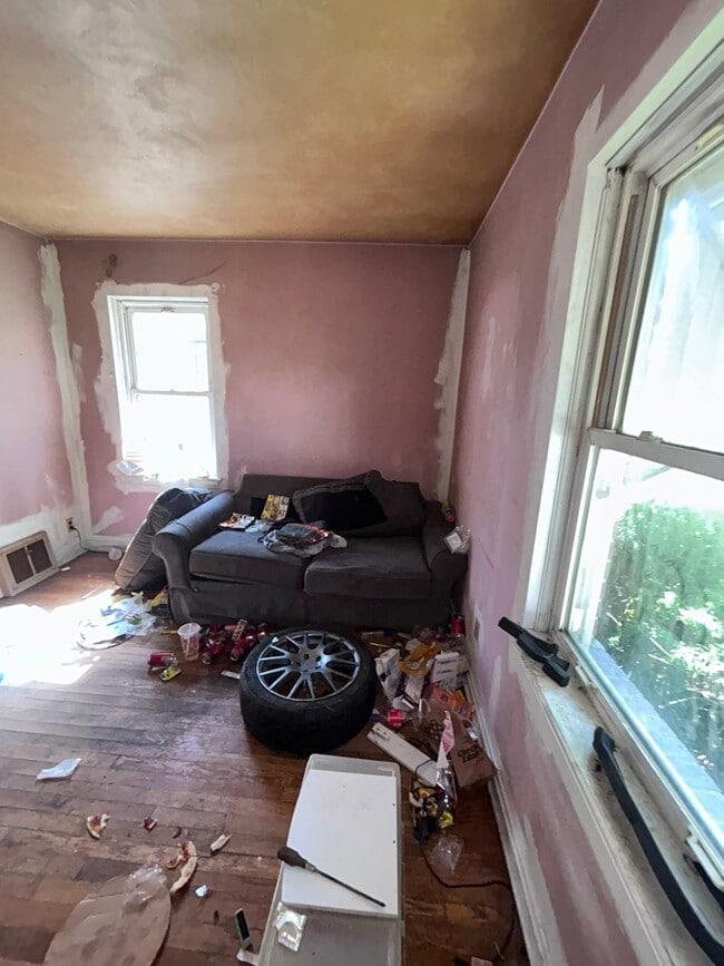 Building Photo - 5556 Floy Ave