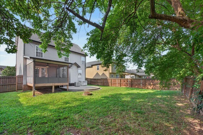 Building Photo - 566 Falkland Cir