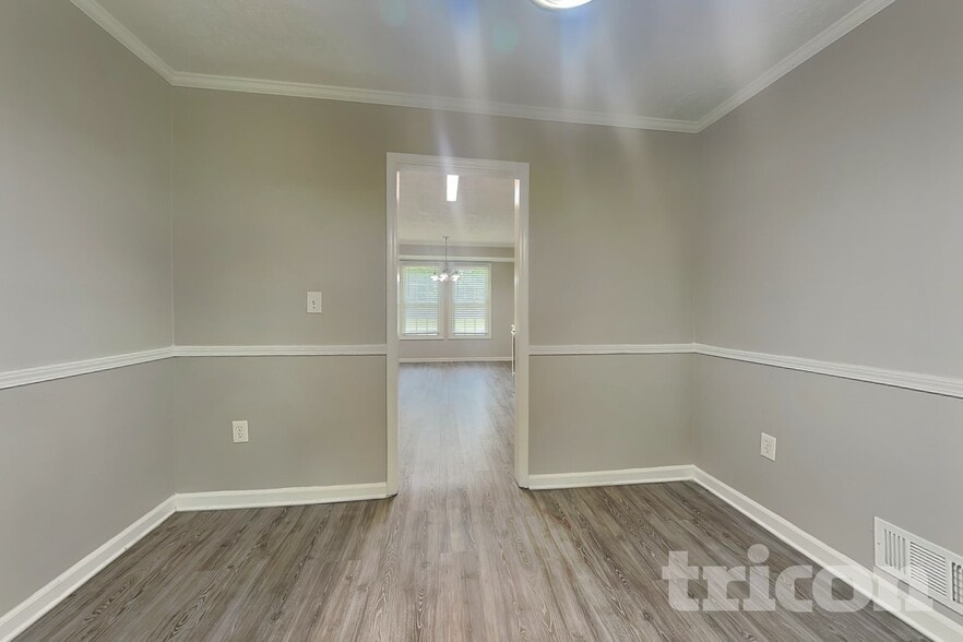 Building Photo - 515 Westbridge Dr
