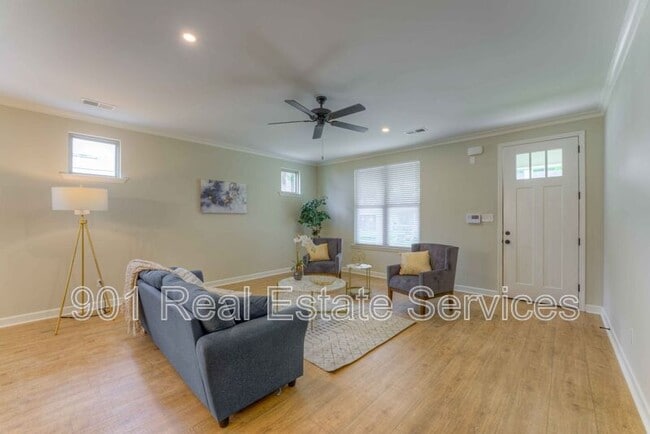 Building Photo - 1074 Faxon Ave