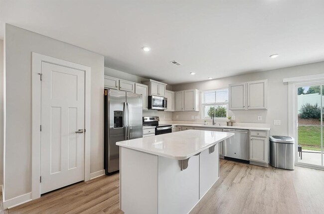 Building Photo - 8792 Kenridge Ln