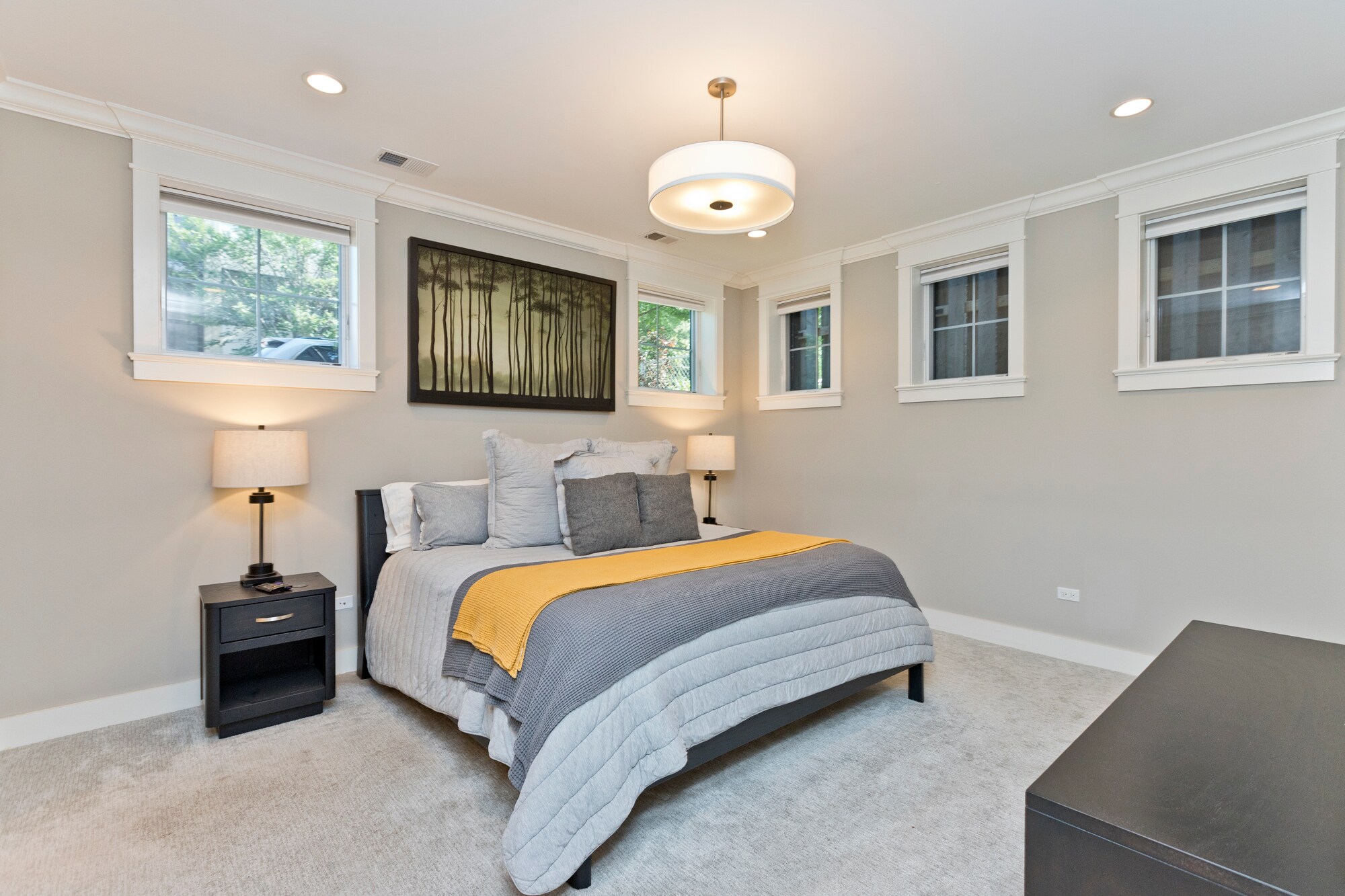 Building Photo - 4753 N Hamilton Ave