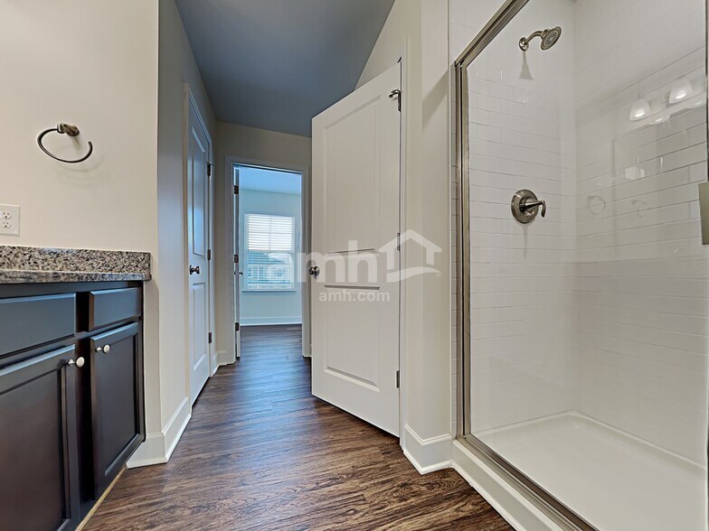 Building Photo - 2932 Throneberry Ln