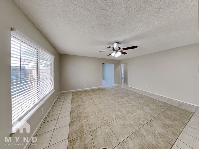 Building Photo - 1368 S Christy Ln