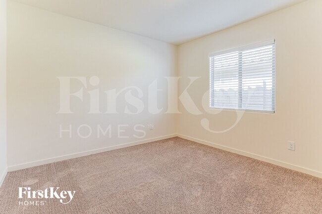 Building Photo - 1024 W 20th St