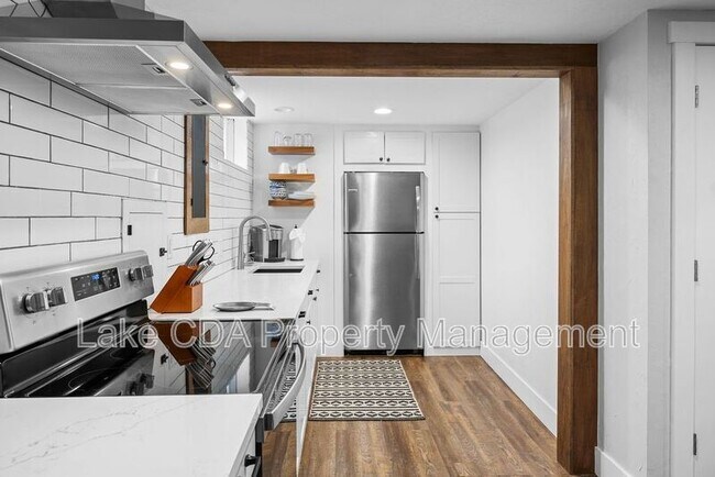 Building Photo - 3870 N Honeysuckle Dr