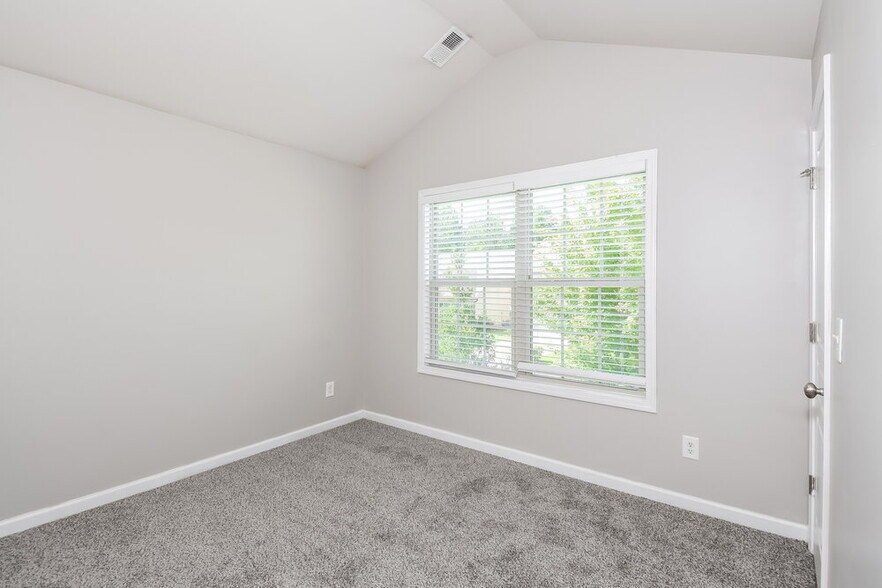 Building Photo - 928 Upland Ives Dr