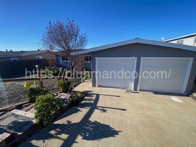 Building Photo - 3195 White Cir