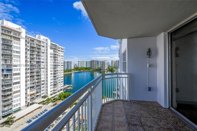Building Photo - 18041 Biscayne Blvd