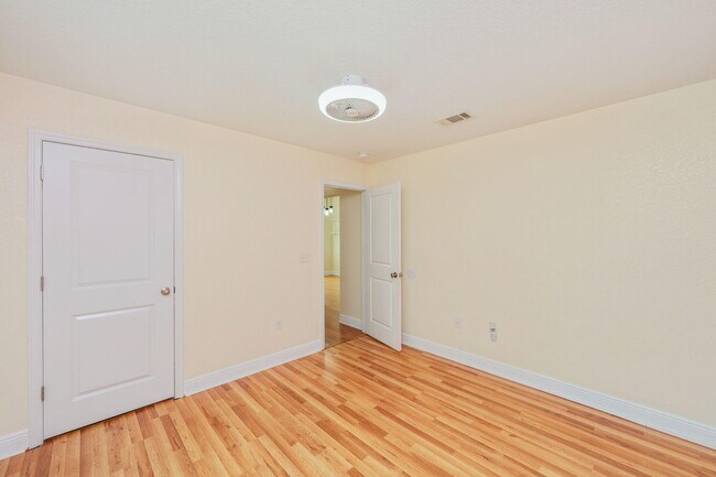 Building Photo - 618 Territory Ln