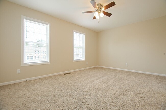 Building Photo - Pet Friendly Two Bedroom!