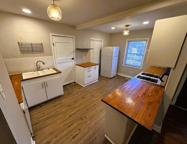 Building Photo - 3829 Guernsey Ave