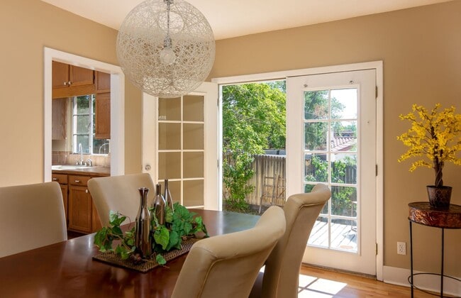 Building Photo - SPRUCE PARK CLASSIC 3/BD 2/BA 2/STORY 2/CG