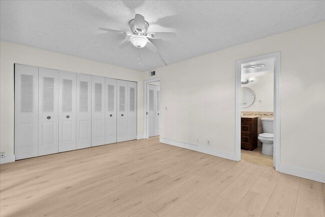 Building Photo - 142 Kent St