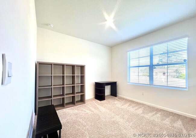 Building Photo - 341 SW Ridgecrest Dr