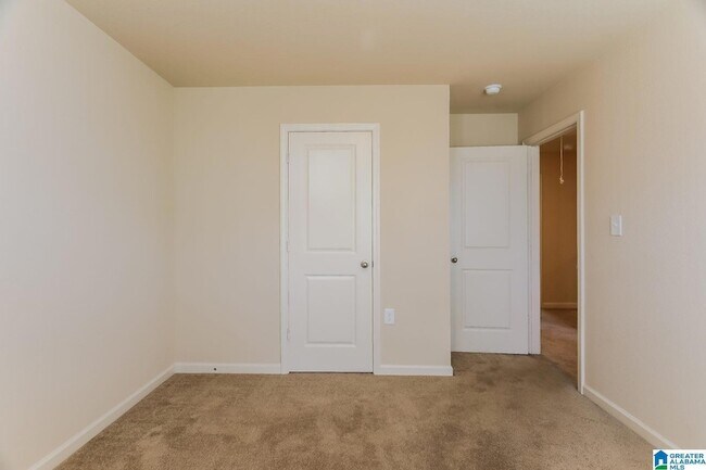 Building Photo - 275 Smith Glen Dr