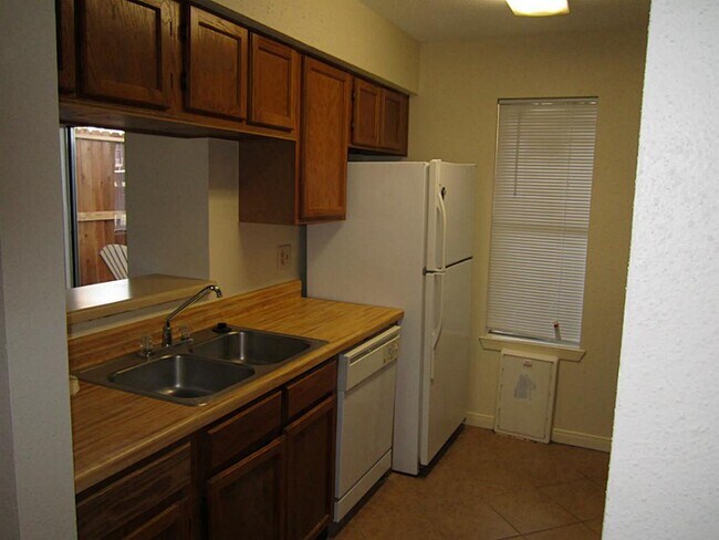 Building Photo - 10555 Turtlewood Ct