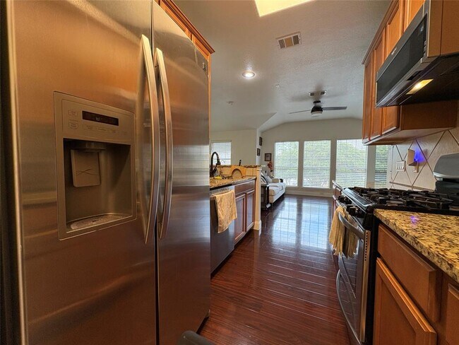 Building Photo - 16100 S Great Oaks Dr
