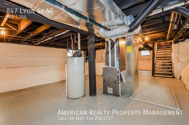 Building Photo - 847 Lyon St NE