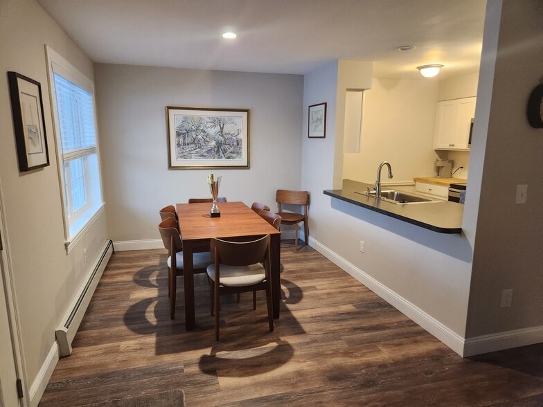 Building Photo - 91 Village Green Cir