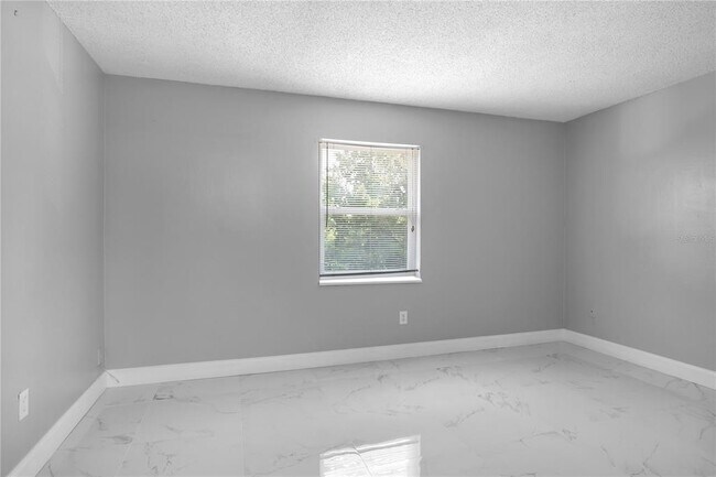 Building Photo - 5325 Curry Ford Rd