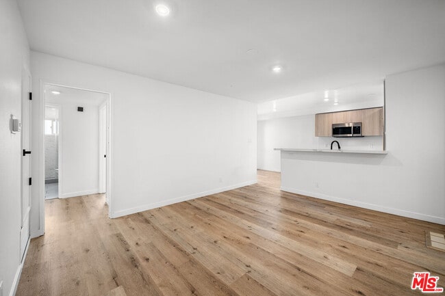 Building Photo - 1650 S Bentley Ave