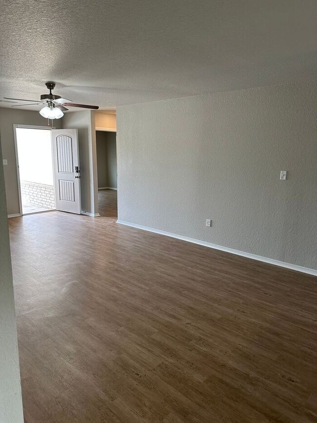 Building Photo - *Pre-leasing* NEWER Four Bedroom | Two Bat...