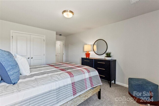 Building Photo - Captivating Family Home | 4 BR/3BA | 2 Car Garage | Backyard