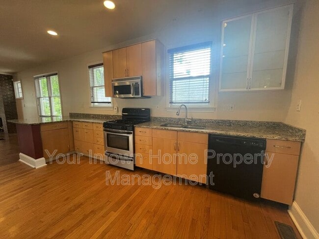 Building Photo - 639 Somerset Terrace NE