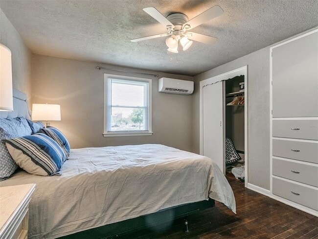 Building Photo - 203 E Brooks St