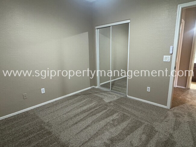 Building Photo - 3511 W Thurman Dr