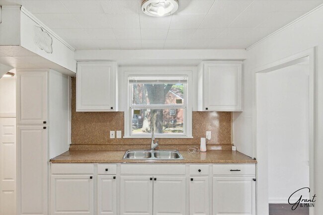 Building Photo - $1,250/month - 3 Bed 1 Bath Single Family Home in Detroit