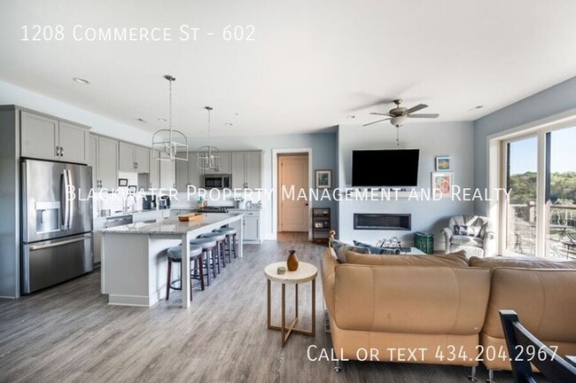 Building Photo - 1208 Commerce St