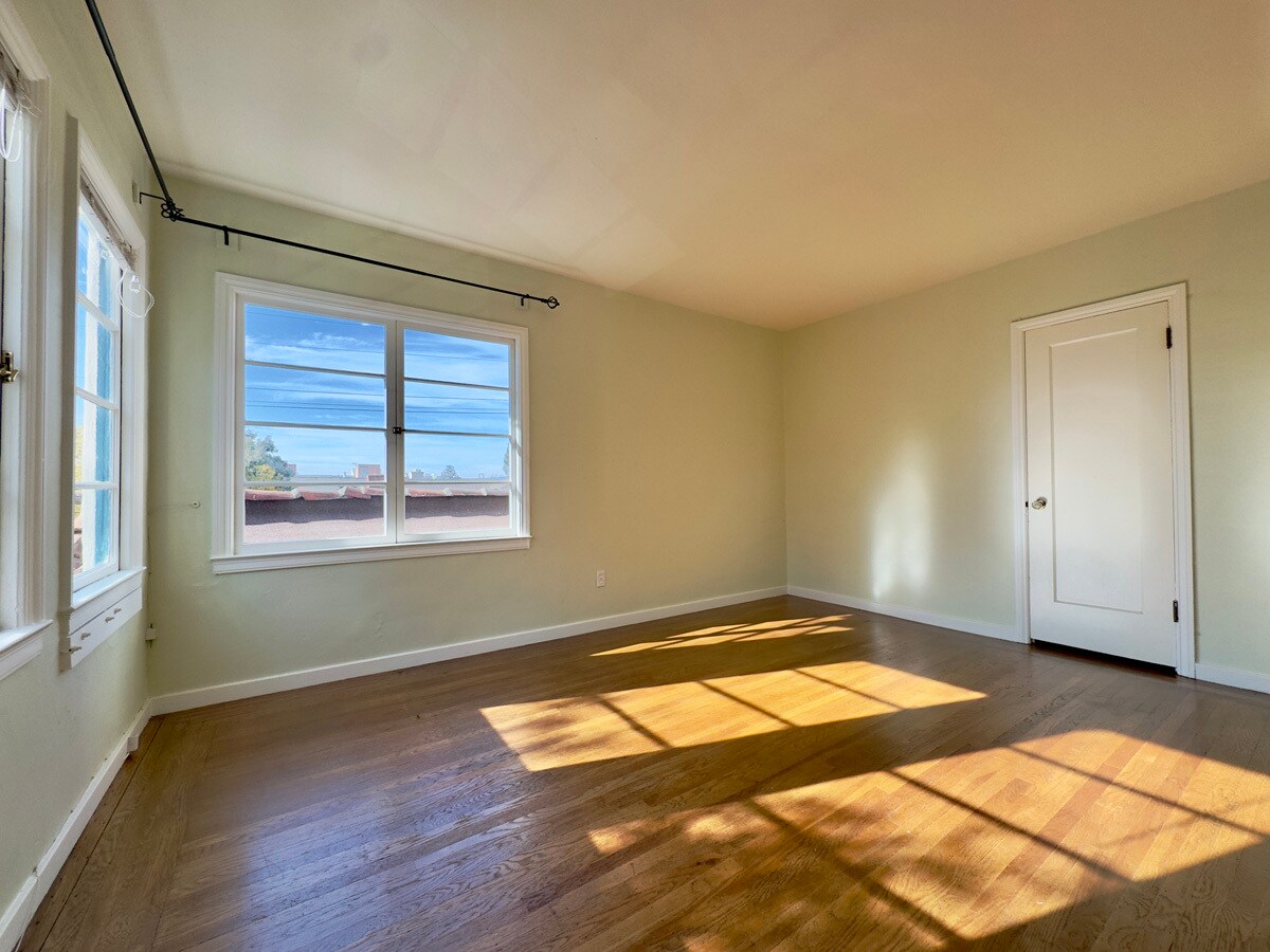 Building Photo - 1645 Scenic Ave