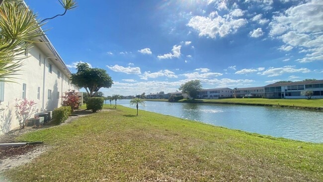 Building Photo - 200 Stratford O