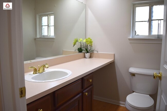 Building Photo - 1566 Heron Cir
