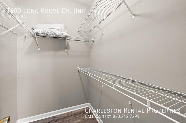 Building Photo - 1600 Long Grove Dr