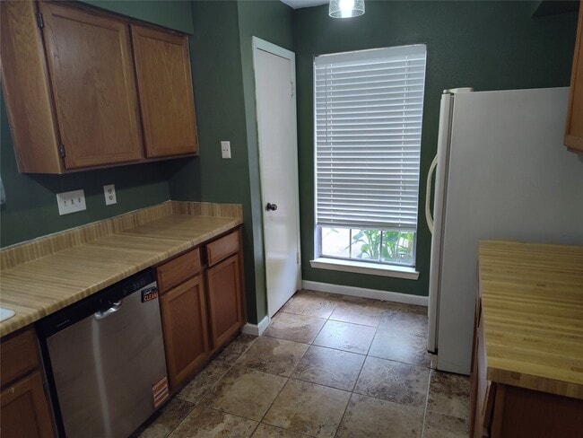 Building Photo - 3347 Silverside Dr