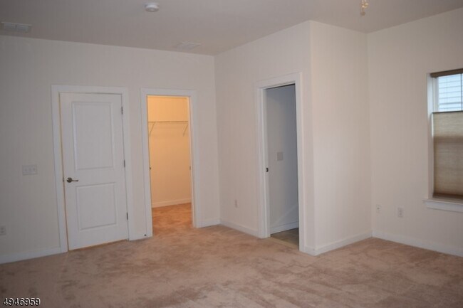 Building Photo - 229 Parkview Ln