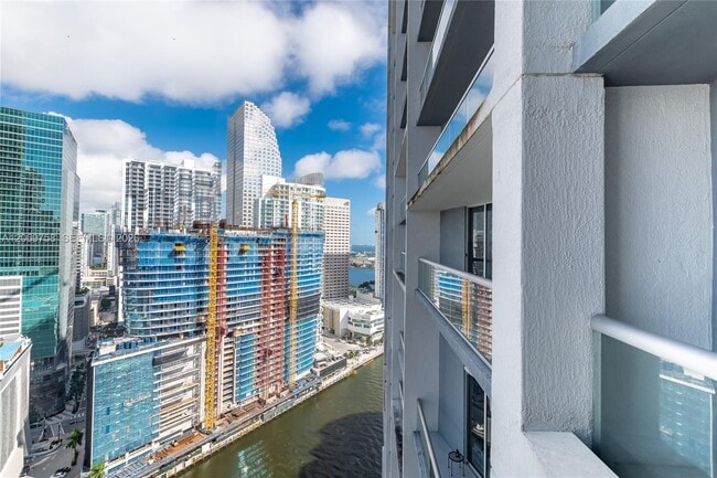 Building Photo - 475 Brickell Ave