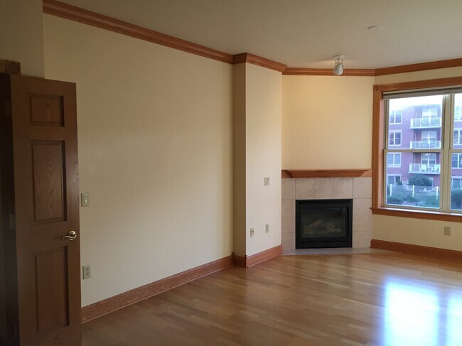 Building Photo - 360 W Washington Ave