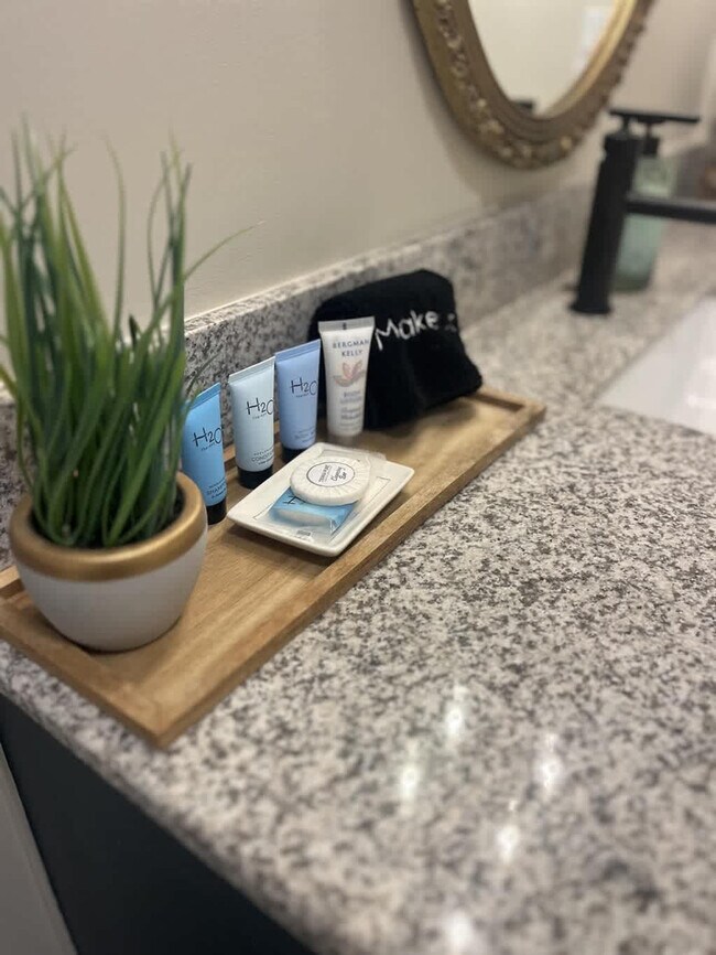 Building Photo - 3413 W Sunset Ave