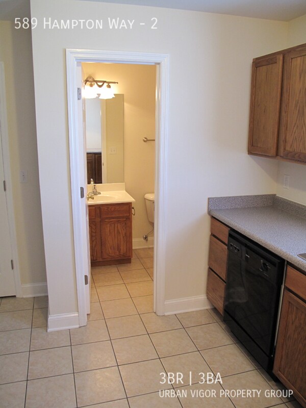 Building Photo - 589 Hampton Way
